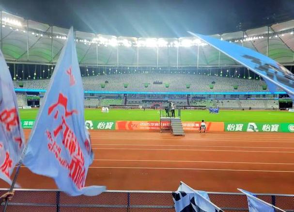 今晨山东男篮备战英超，远射贴柱细节曝光，气氛紧张，赛程密集仍需轮换