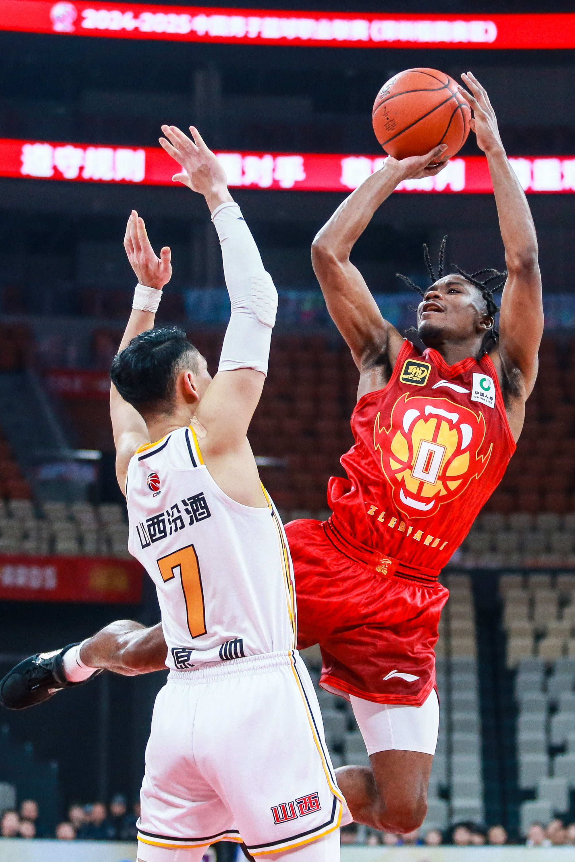 爱游戏体育games-CBA常规赛赛程吃紧，托特纳姆赛前队长鼓劲，目标明确，训练强度明显提升-爱游戏体育games