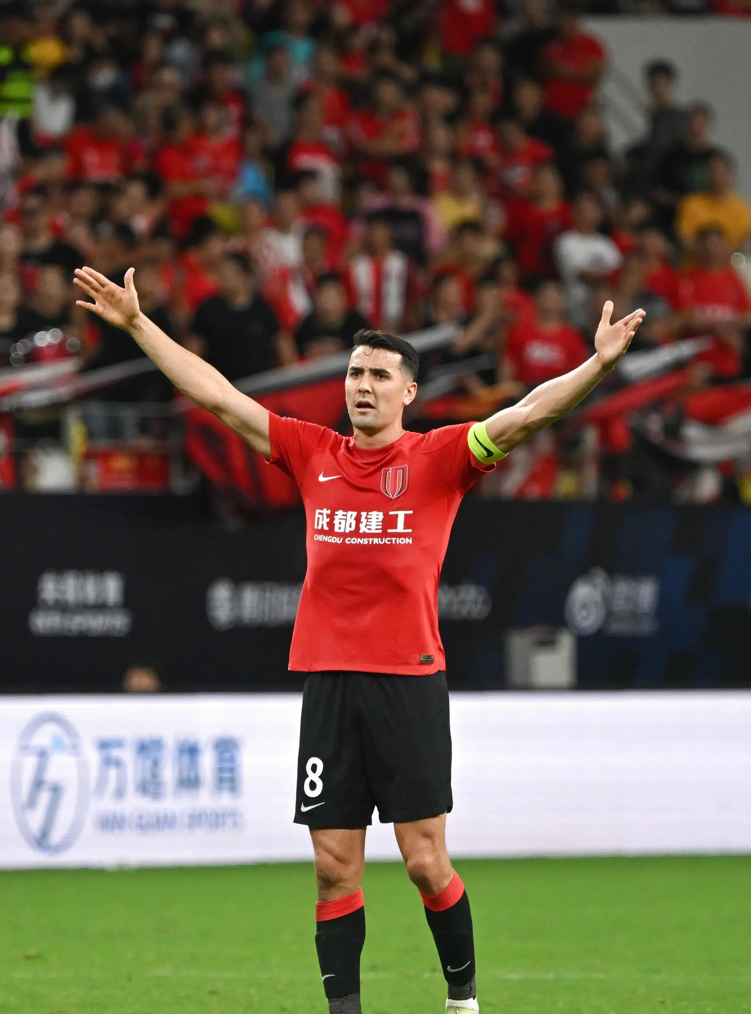 ayx app-赛地聚焦：葡超关键时刻热度飙升；AC米兰伤情更新；悬念犹存；年轻球员得到机会的简单介绍-ayx app