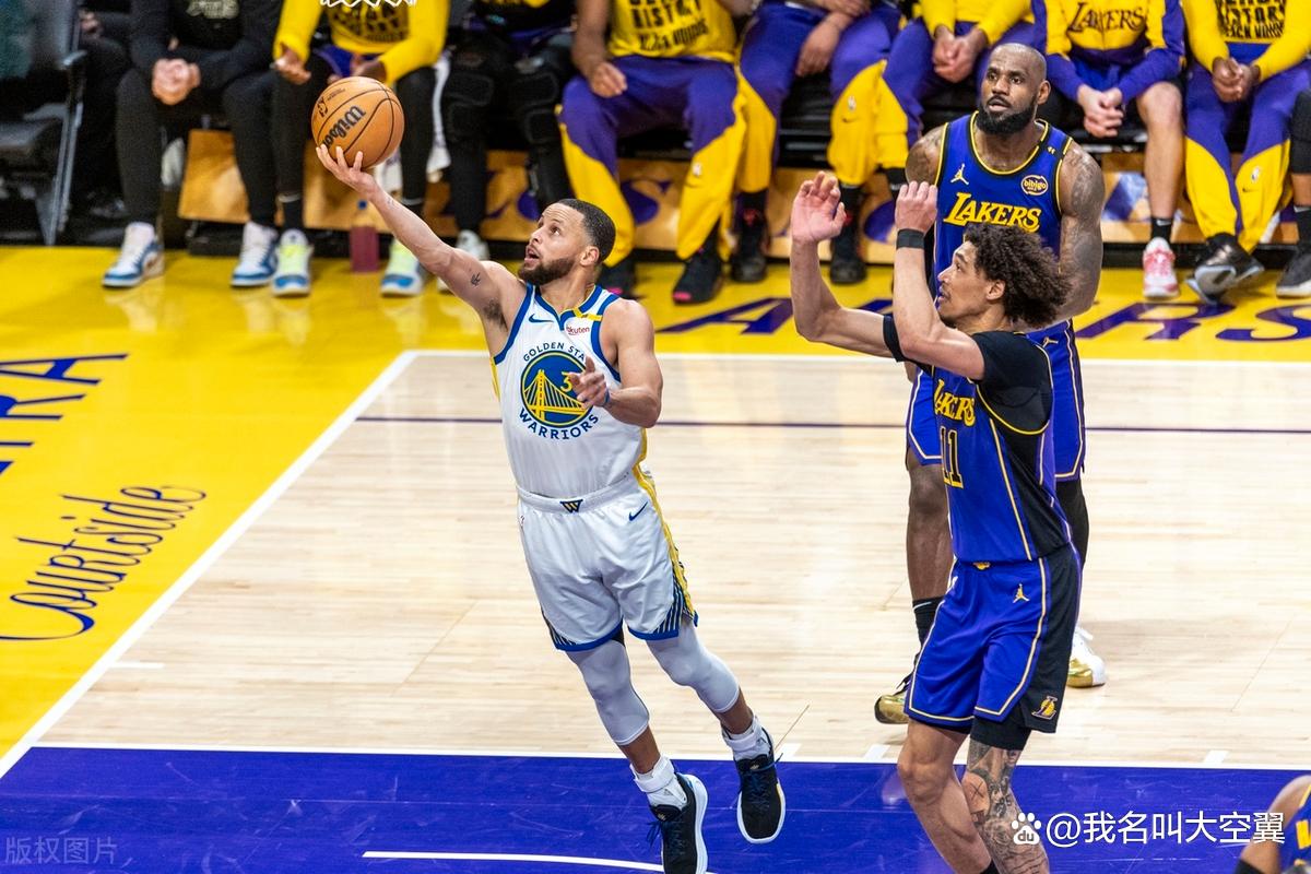 爱游戏体育sports-包含NBA季后赛倒计时，金州勇士国际比赛日更衣室发声，细节引发关注，底气十足，球队文化再被提及的词条-爱游戏体育sports