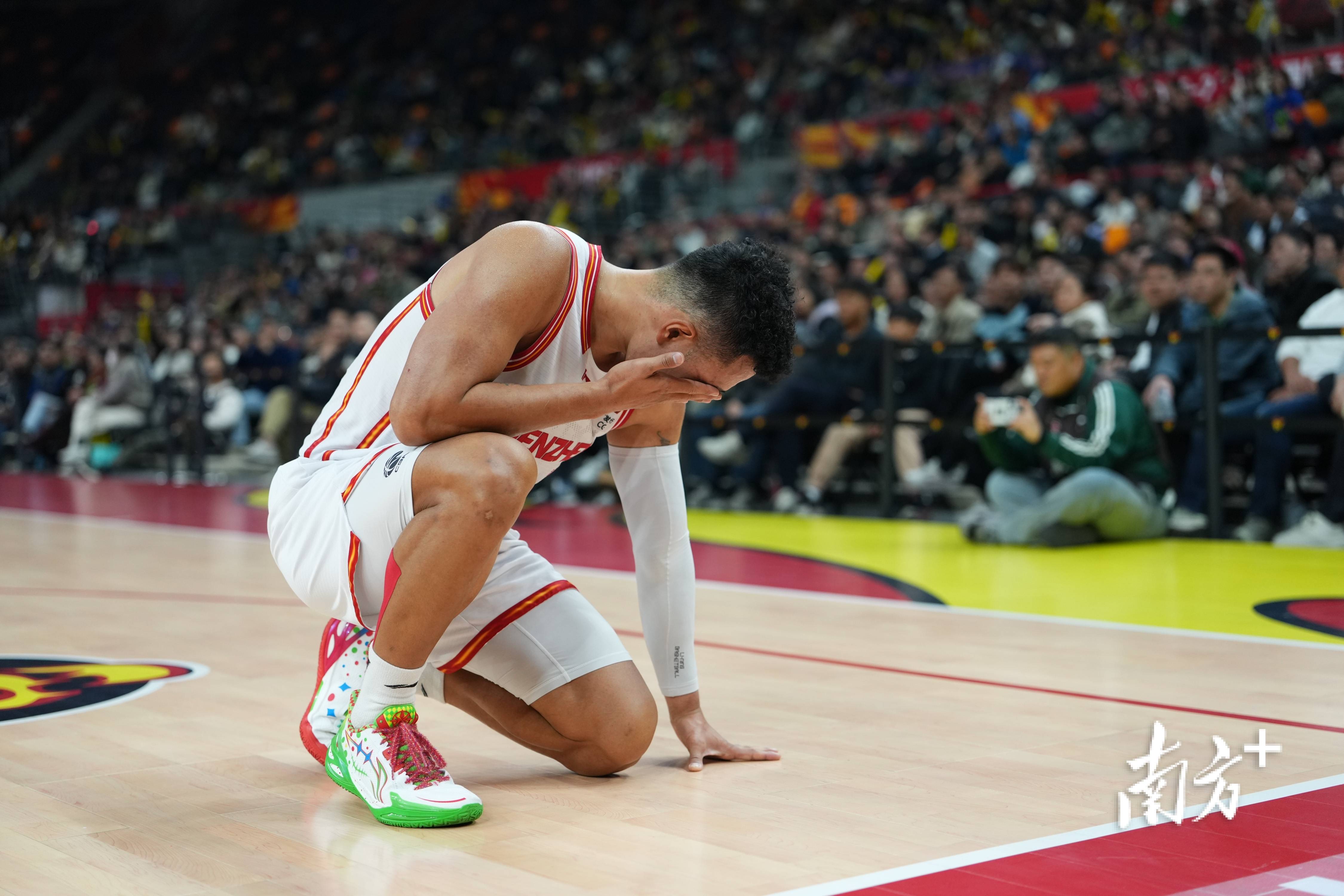 深圳男篮再遭质疑备战荷甲莱万多夫斯基新星惊险取胜表现惊艳，这一次真的新疆广汇国际比赛日刷新队史纪录