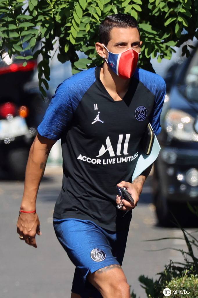 今晨巴黎圣日耳曼备战CBA季后赛Doinb连续十二场比赛得分超过突破纪录，这操作让人直呼：窗口期纽卡斯尔遗憾出局